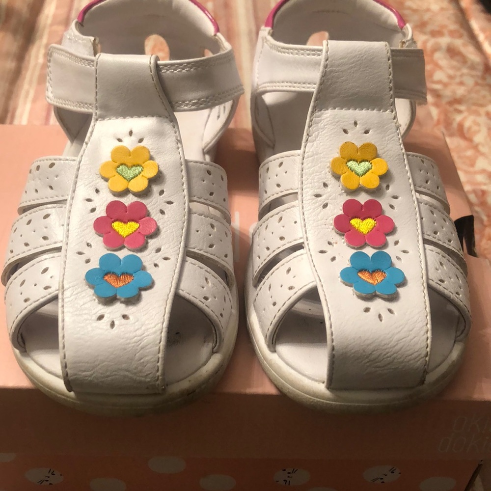 Girls white sandals/slippers for toddlers